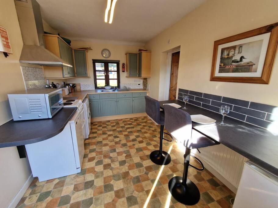 Swallows Nest Guest House - With Hot Tub Abergavenny Exterior photo