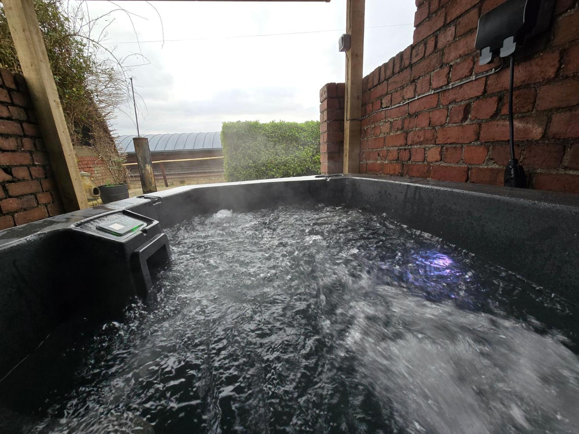 Swallows Nest Guest House - With Hot Tub Abergavenny Exterior photo